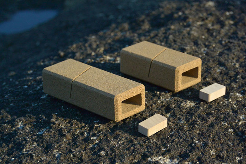 alien and monkey re-frame ritual of gift opening with sand packaging-designboom-10