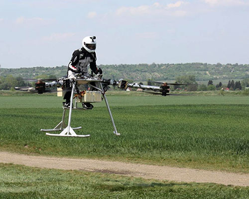 三轴纯电动小型飞行概念机Flike顺利完成首次可控载人测试，人类“骑着大鸟”翱翔蓝天的梦想指日可待