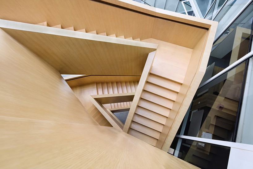 09_雕塑般的木楼梯丨Wooden Stair ©何炼