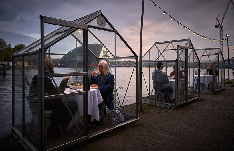 荷兰餐厅抗疫新招 玻璃温室户外单间